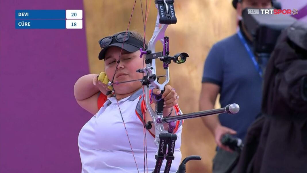 oznur cüre girdi